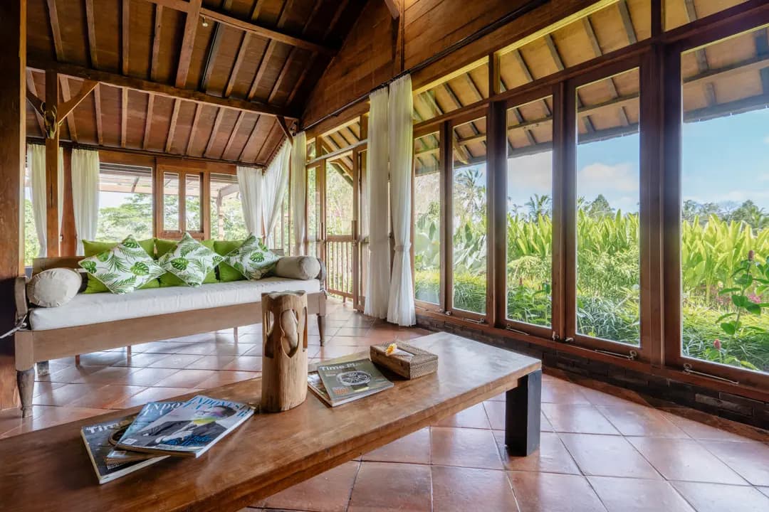 Ruang villa dan lingkungan persawahan