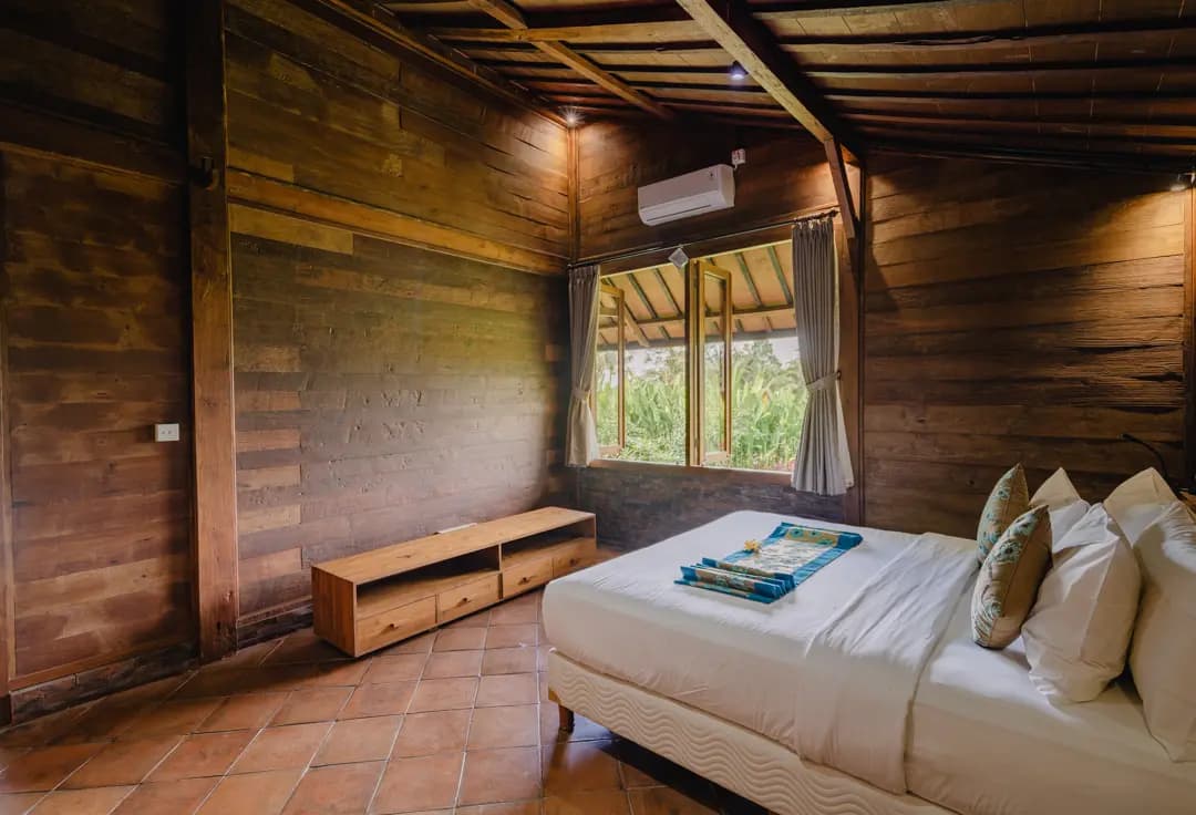 Kamar Queen dan kamar mandi