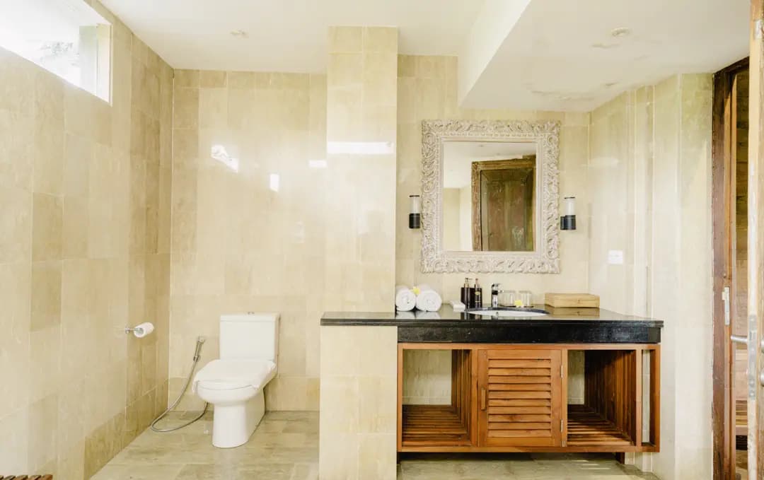 Kamar Queen dan kamar mandi