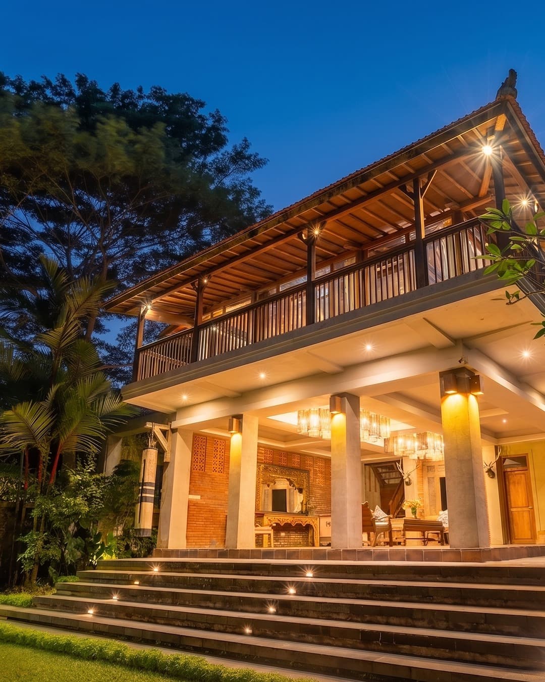 Midnight in the tropics #AyawanaUbud #ARMHospitality #UbudLife #BaliVillas #ExploreUbud #UbudResort #BaliAccommodation #UbudPalace #BaliLuxuryVillas #SlowLiving #InteriorDesignBali #TropicalLiving #Ba…
